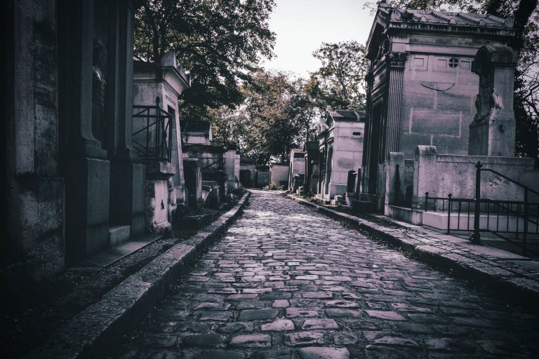 A halottak napja miatt tovább vannak nyitva a budapesti temetők