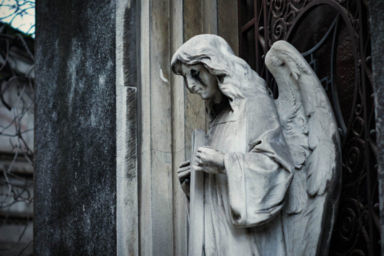 A halottak napja miatt hosszabb a nyitvatartás a fővárosi temetőkben