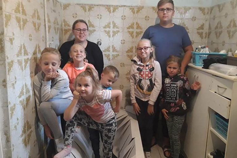 Kitett magáért a RAVAK: 10 nagycsaládnak segítettek a fürdőszoba-felújításban