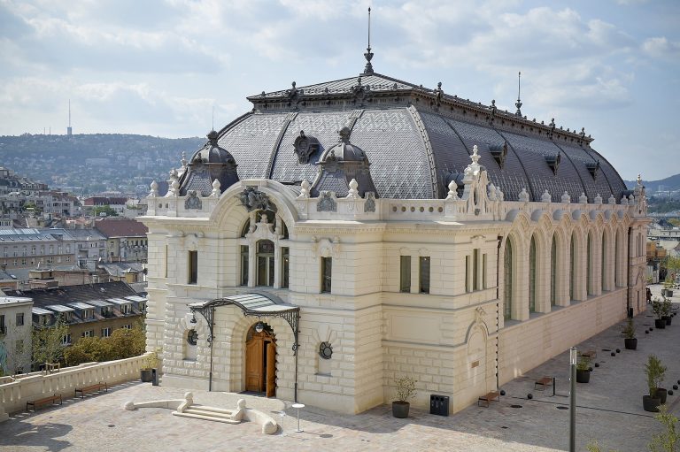 Átadták az újjáépült Lovardát a budai Várban