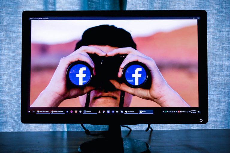 A nagy lerohadás: Egy hete térdelt be a Facebook
