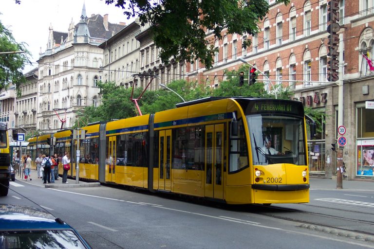 Tudtad, hogy a Combinoban még homokszóró is van? Na, ettől rohadt le a fél város közlekedése szerda reggel