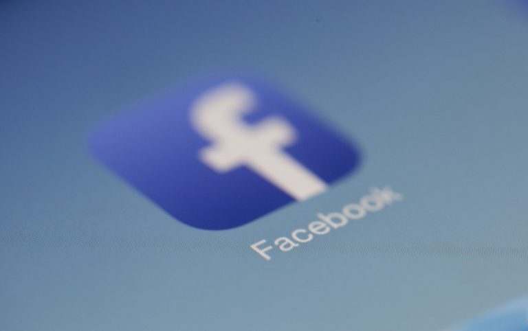Gyerekekre ártalmas: Bajban a Facebook, kiderültek Zuckerberg disznóságai