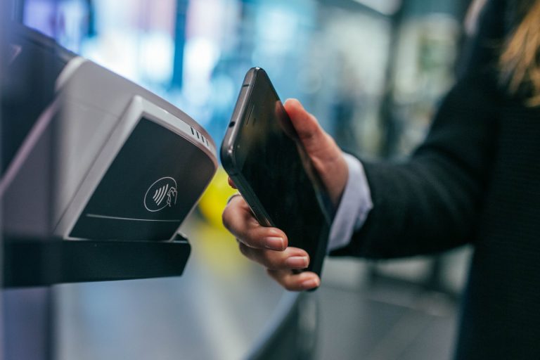 CIB: Megérkezett a Google Pay a Visa bankkártyások részére