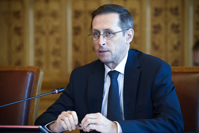 Befektetések ösztönzéséről tárgyalt Varga Mihály nemzetközi vállalatok vezetőivel