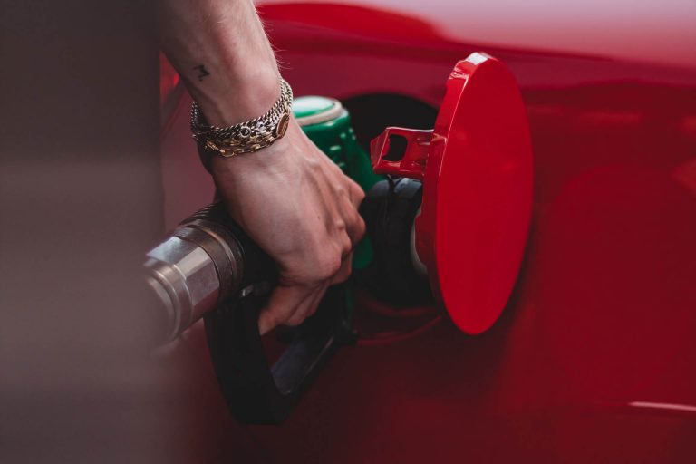K&H felmérés: A 480 forintos benznár komoly megtakarítást jelent az autósoknak