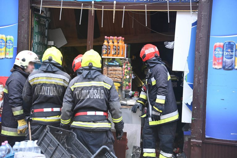Halál a közértben: Meghalt egy ember, miután rászakadt a fejére galéria