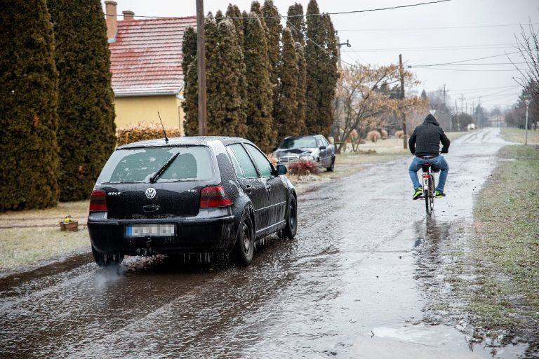 Ismét riasztást adtak ki: Az ónos eső továbbra is komoly veszélyt jelent
