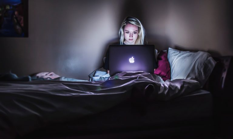 Generali felmérés: Stressz és alvászavar, ezek kínozzák a magyarokat – mit tehetünk?