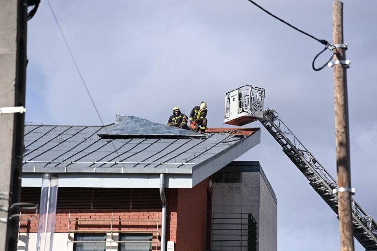 Viharkár-összefoglaló: Több száz helyen dolgoztak a tűzoltók, estétől mérséklődik a szél