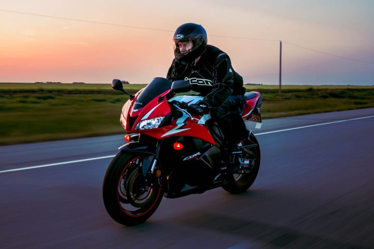1300 motoros vehet részt ingyenes vezetéstechnikai tréningen
