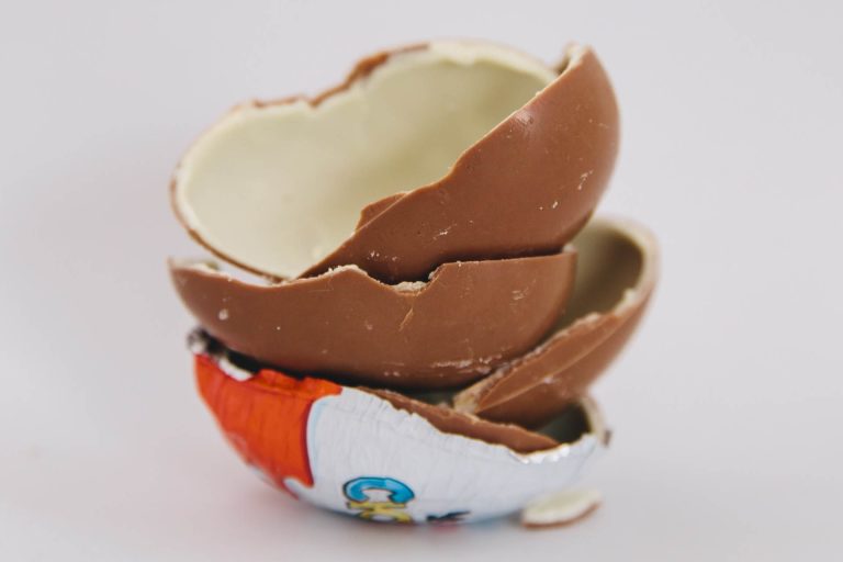 Ezeket azonnal dobja ki: Mutatjuk a Salmonellával fertőzött Kinder termékeket