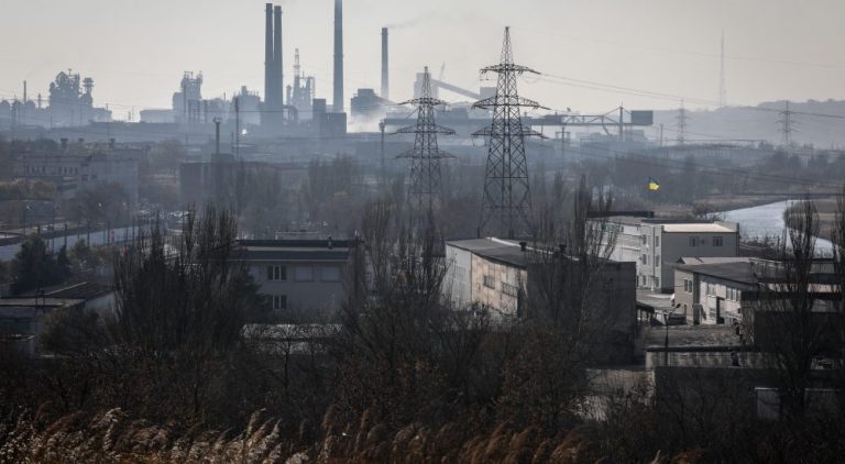 Letartóztattak és Moszkvába vittek egy kanadai tábornokot, aki az egyik ukrán biolaborban dolgozott