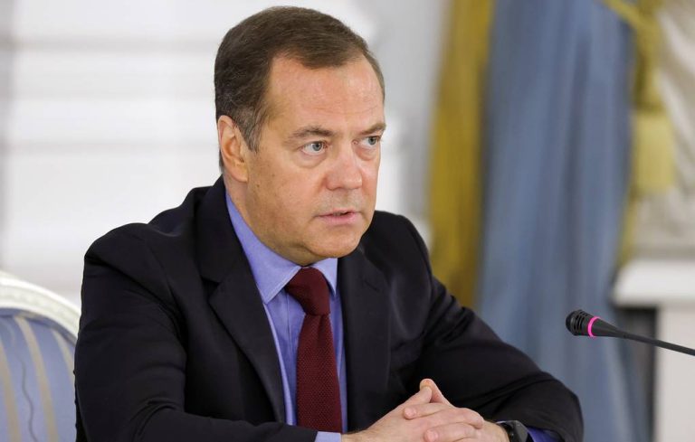 Dmitrij Medvegyev: Zelenszkij nem köt békét, mert az a politikai karrierje végét jelentené