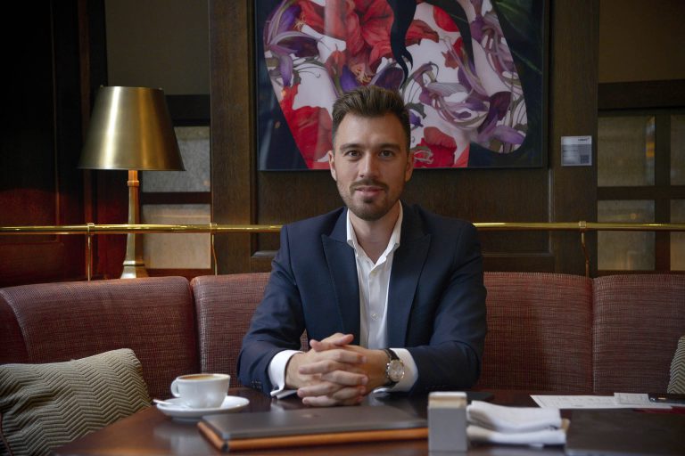 A mentort mi adjuk – a biztosítás válságálló, építs karriert a ROAR-nál!