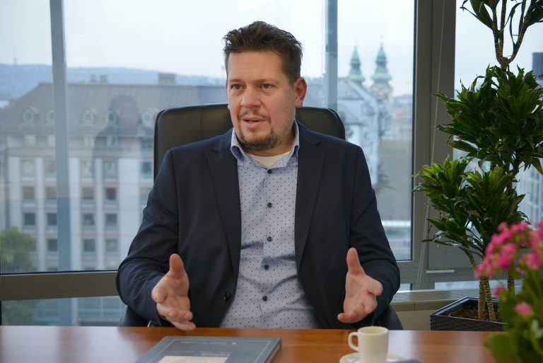 Kozák Ádám: Új kockázati életbiztosítást mutattunk be VIENNA YES néven
