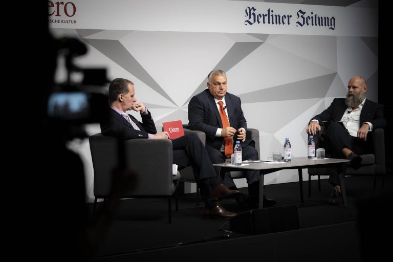 Orbán Viktor: Primitív és katasztrofális a szankciós politika