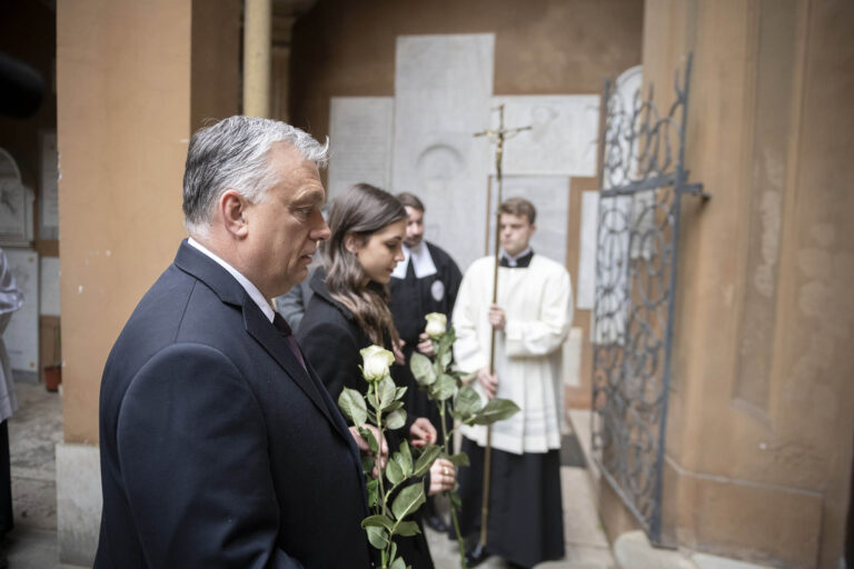 Orbán Viktor a Vatikánba utazott