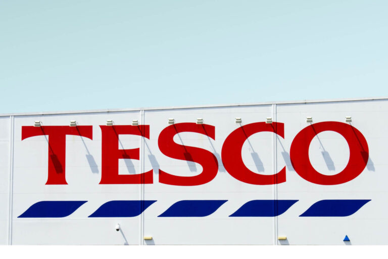 A vevők jogai: Megbírságolták a Tesco-t, kisebb hiányosságokat találtak