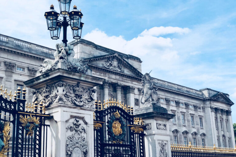 Nagy-Britanniába érkezett az amerikai elnök