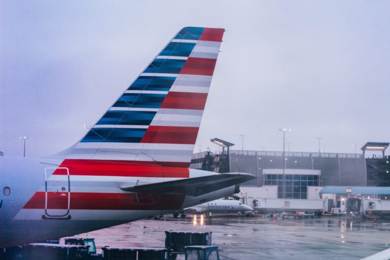 Utasbiztosítás: Az USA-ban légi járatok ezreit kellett törölni viharok és munkaerőhiány miatt