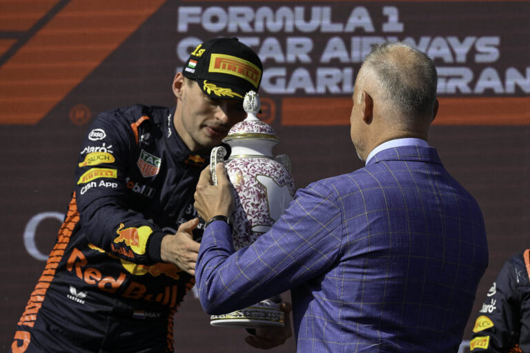 Forma-1 Magyar Nagydíj: Verstappen nyert, aztán összetört a Heredni trófea a Hungaroringen