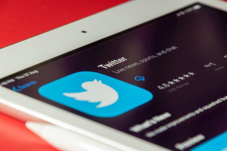 Elon Musk bugyrai: Egy X lett a Twitter új logója és neve