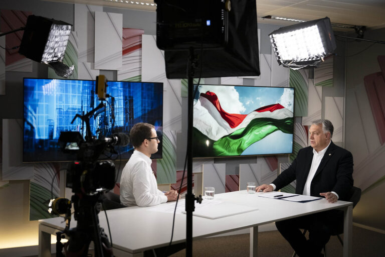 Orbán interjú: A migránsok suttyomban ellophatják tőlünk az országot