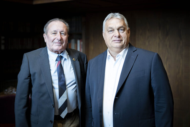 Orbán Viktor a béke fontosságáról tárgyalt a Karmelitában
